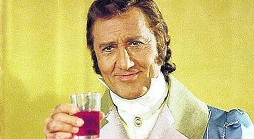 Alberto Sordi nei panni del Marchese del Grillo, sorriso e brindisi