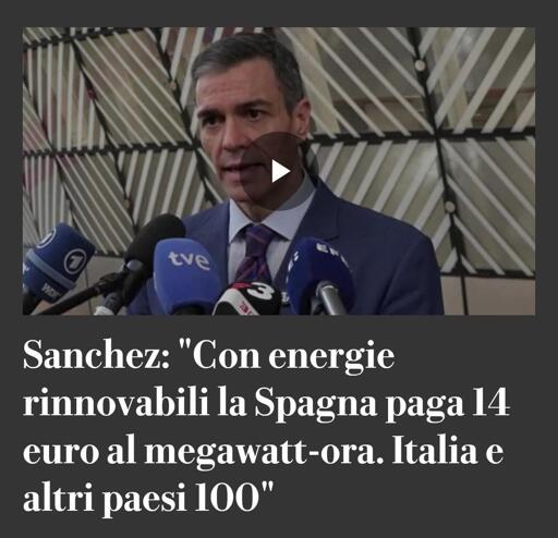 una foto del premier spagnolo Sanchez, che in una intervista afferma: con energie rinnovabili la Spagna paga 14 euro al megawatt-ora